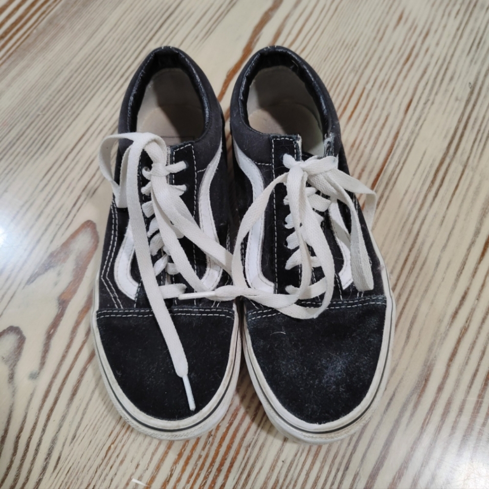 Classic Black and White low top Lace-Up Skate Sneakers womens 6.5 mens 5